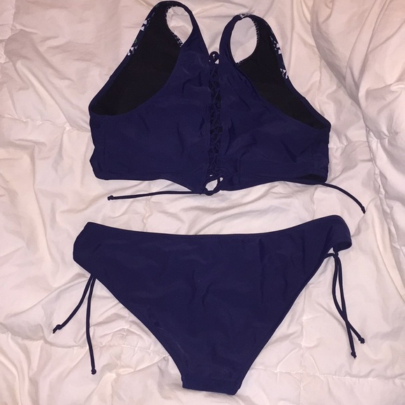 Bikini - Picture 4 of 4